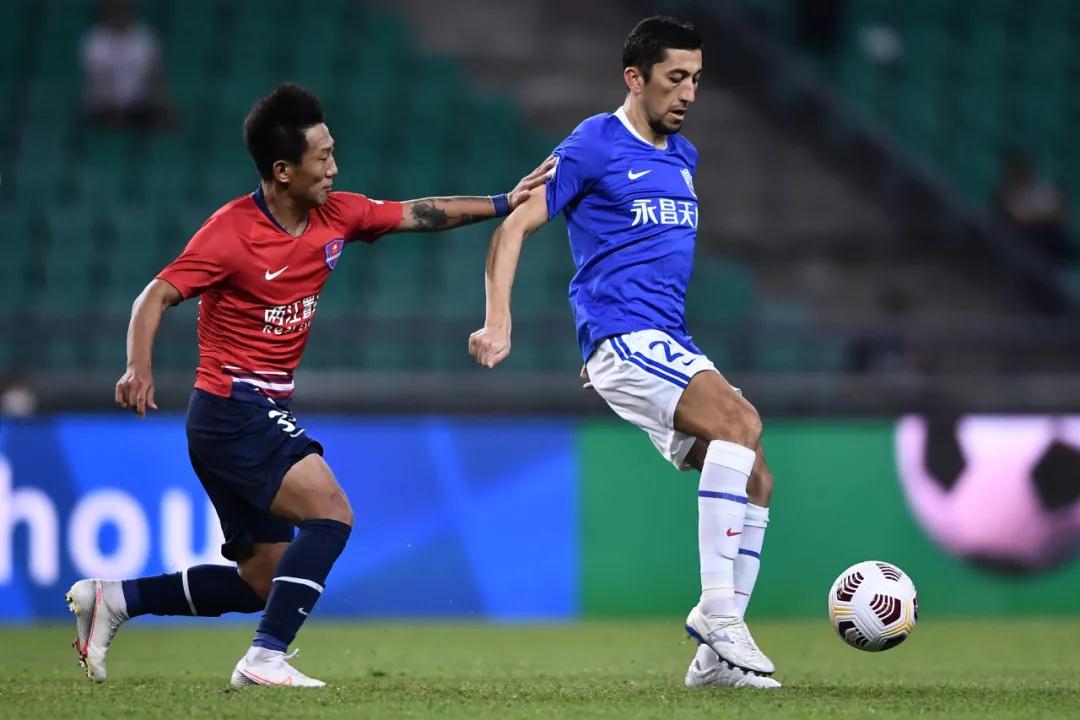 محمد عبدالله لاعب الأهلي السابقأسطورة الكرة السعودية